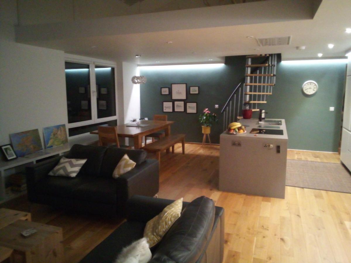 Spacious Contemporary Chalet Type Apartment. Голуэй Экстерьер фото