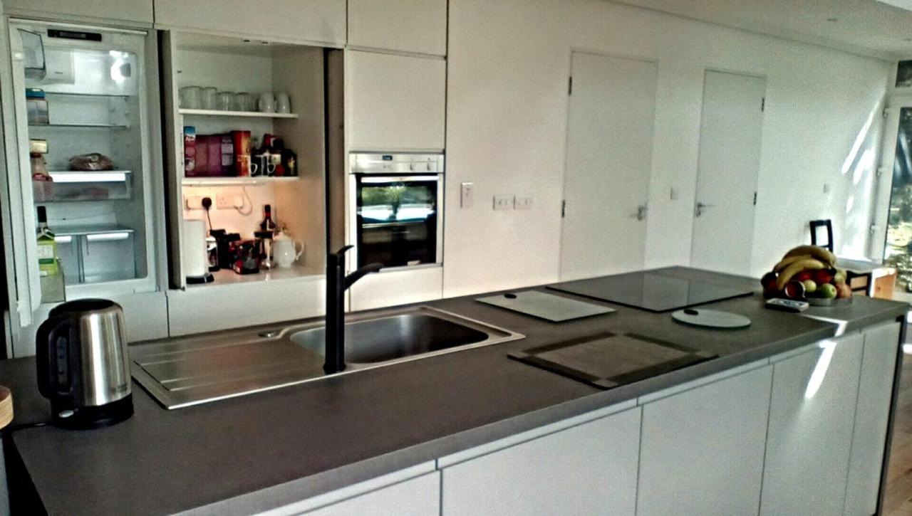 Spacious Contemporary Chalet Type Apartment. Голуэй Экстерьер фото